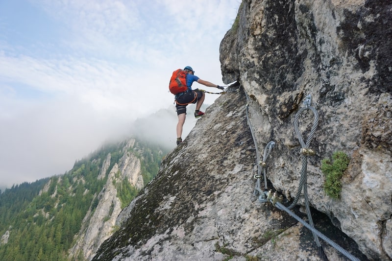 Escalador en vía ferrata Serra de les Canals
